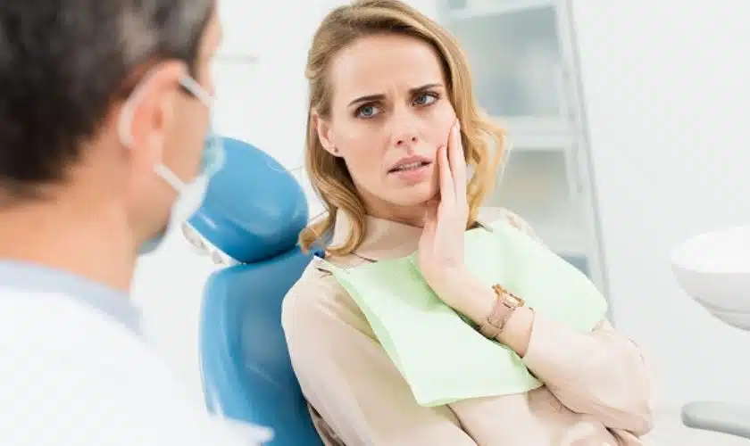 Emergency dentist in Noida for tooth pain and bleeding gums