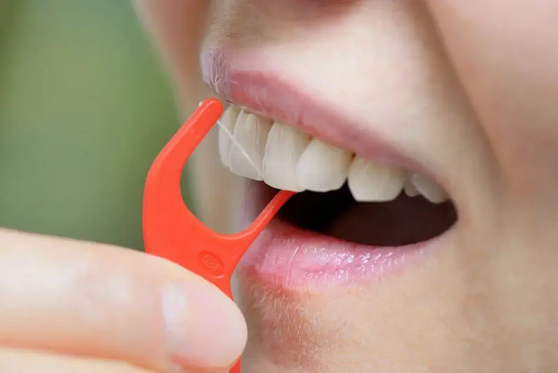 Flossing daily prevents gum disease – advice from dentist near me in Noida