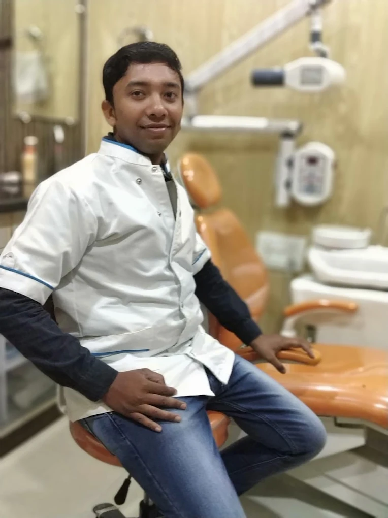 Top dentist in Noida providing painless dental treatment